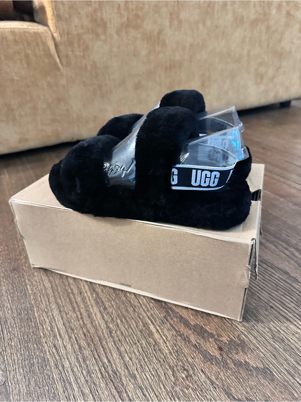 UGG Kids Black “oh yeah” Fluff Slide Sandal - Plush size 4